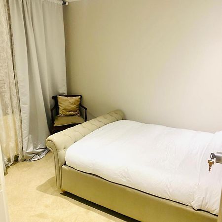 Large Self-Contained Cozy Studio London Exterior photo