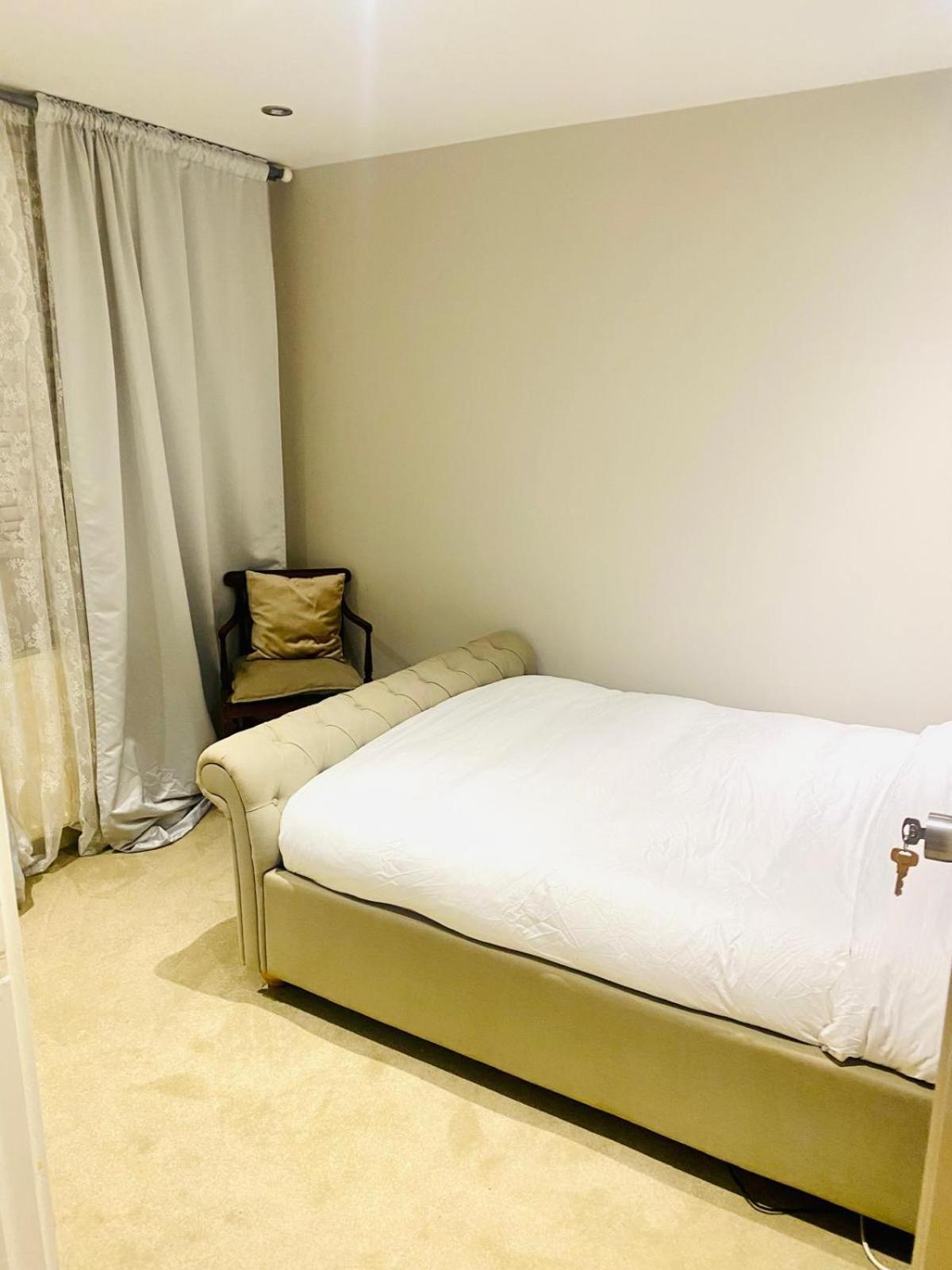 Large Self-Contained Cozy Studio London Exterior photo