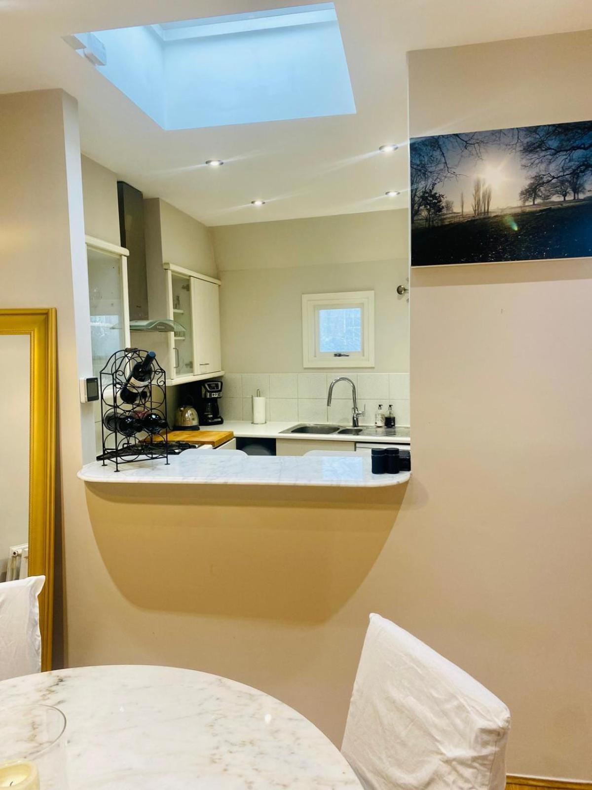 Large Self-Contained Cozy Studio London Exterior photo